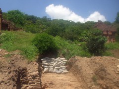 8th century walls found at the Po Dam Temple, Tuoi Tre News 20121016